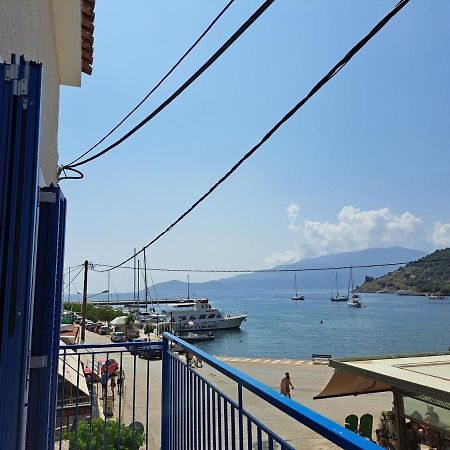 Blue Moon Apartment Agia Efimia Bagian luar foto
