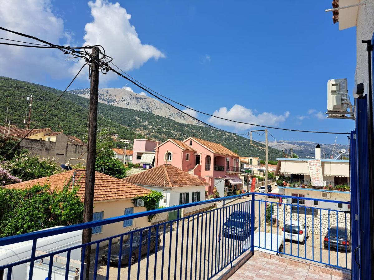 Blue Moon Apartment Agia Efimia Bagian luar foto