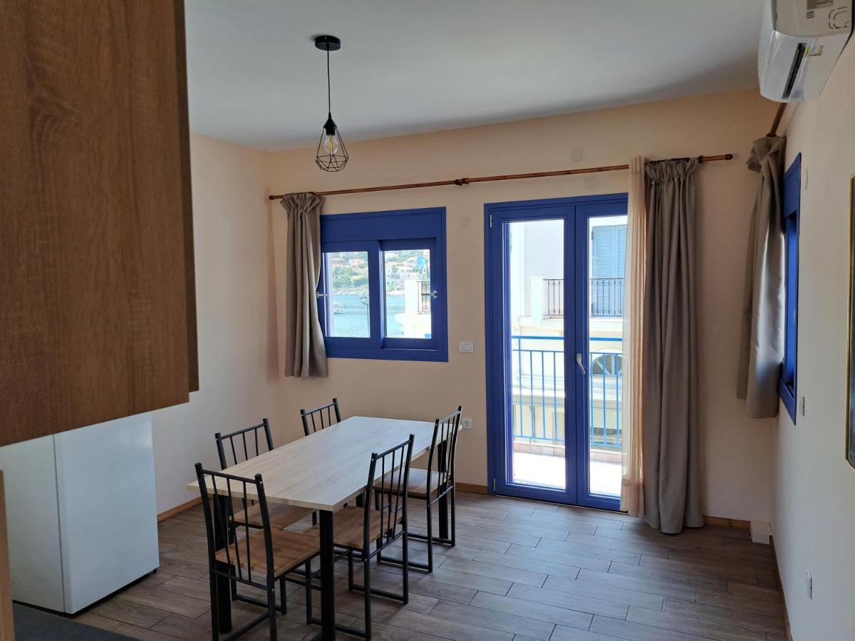 Blue Moon Apartment Agia Efimia Bagian luar foto