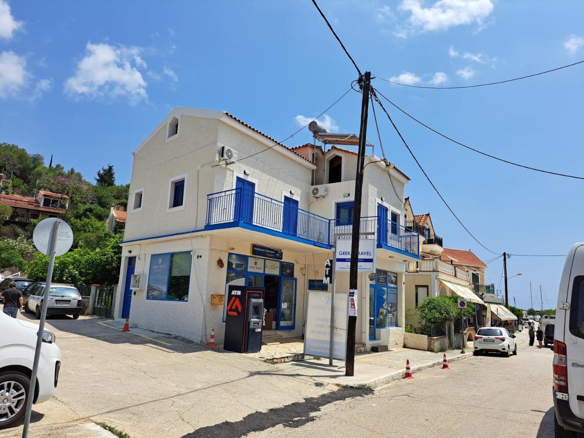 Blue Moon Apartment Agia Efimia Bagian luar foto